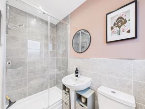 En-suite- click for photo gallery